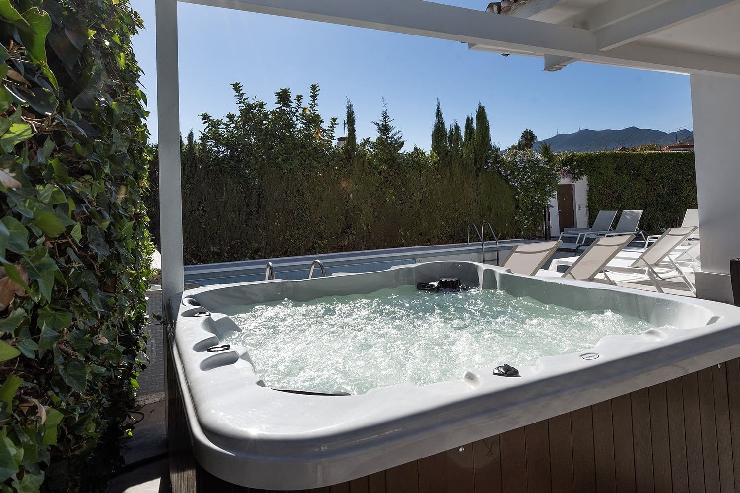 6 soveværelse Villa til salg i Benalmadena Costa med swimmingpool garage - € 1.395.000 (Ref: 9614082)