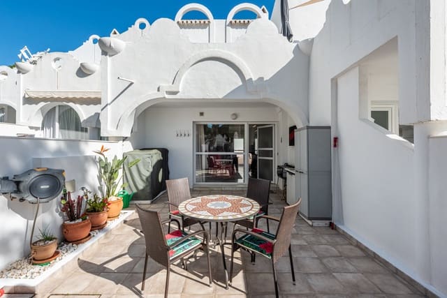 2 Zimmer Haus zu verkaufen in La Reserva, Marbella mit Pool - 327.000 € (Ref: 9681398)