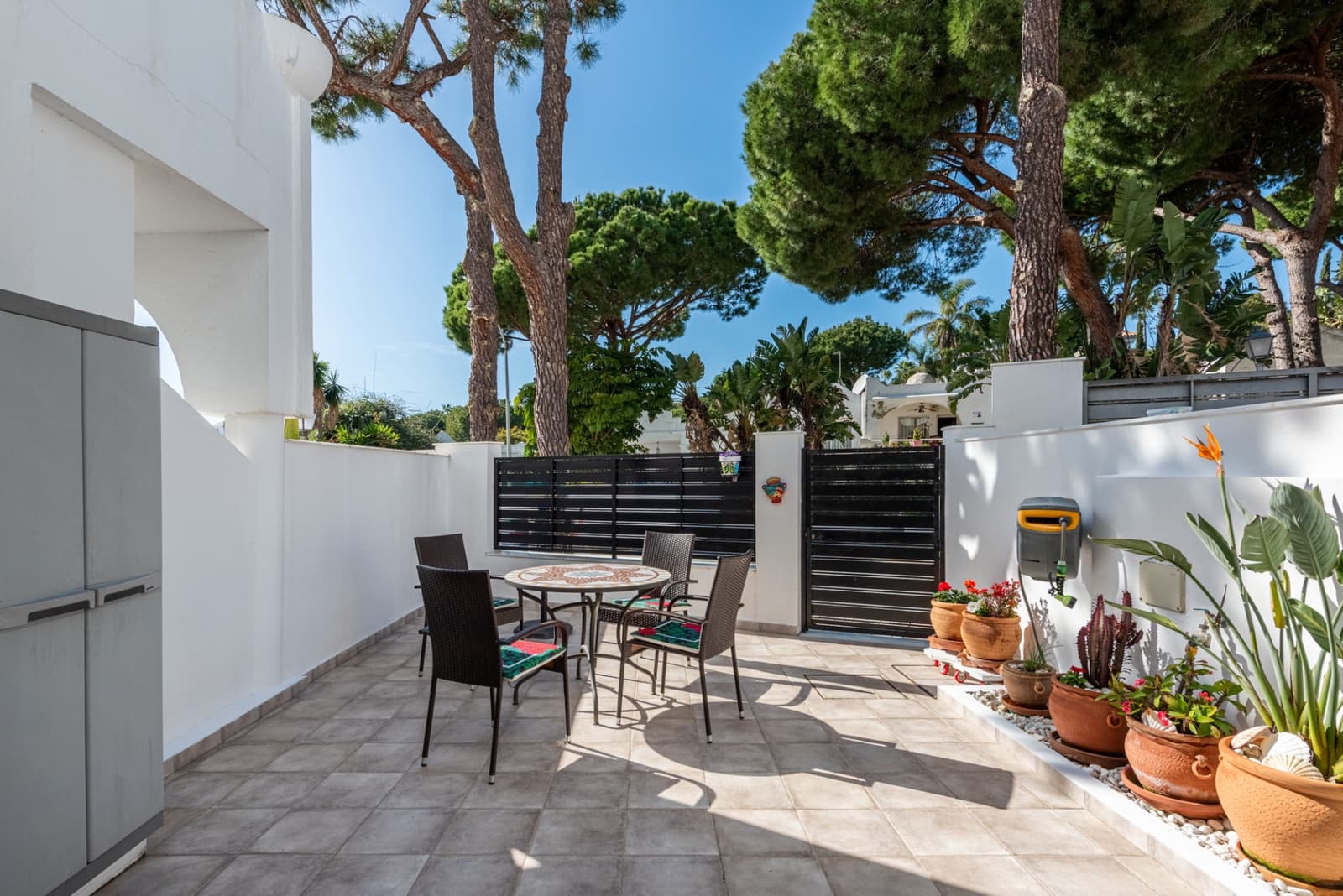 2 soveværelse Byhus til salg i Marbella med swimmingpool - € 327.000 (Ref: 9681398)