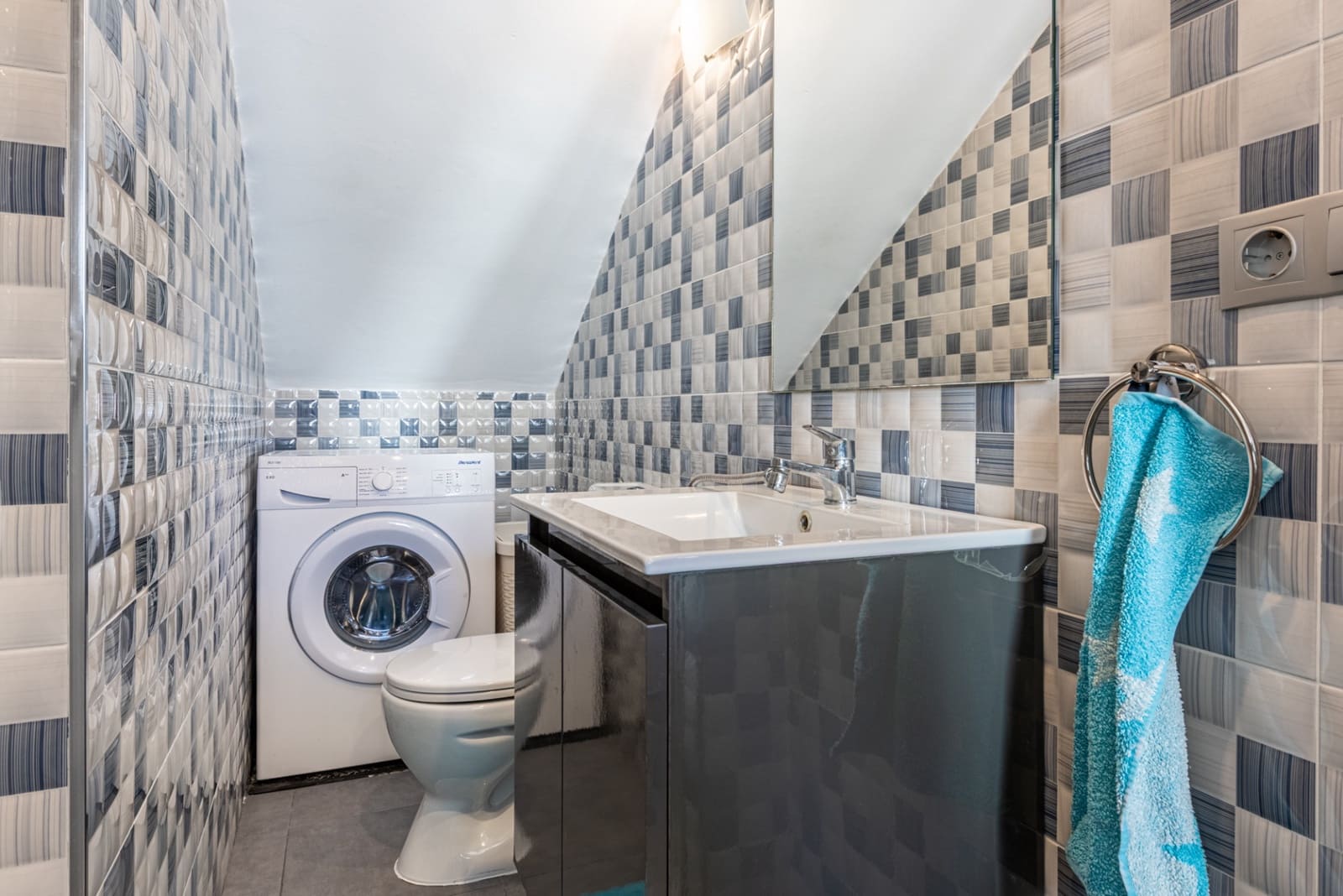 2 soveværelse Byhus til salg i Marbella med swimmingpool - € 327.000 (Ref: 9681398)