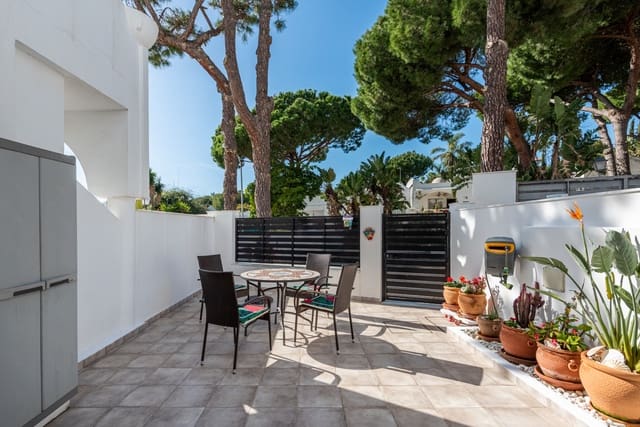 2 Zimmer Haus zu verkaufen in La Reserva, Marbella mit Pool - 327.000 € (Ref: 9681398)