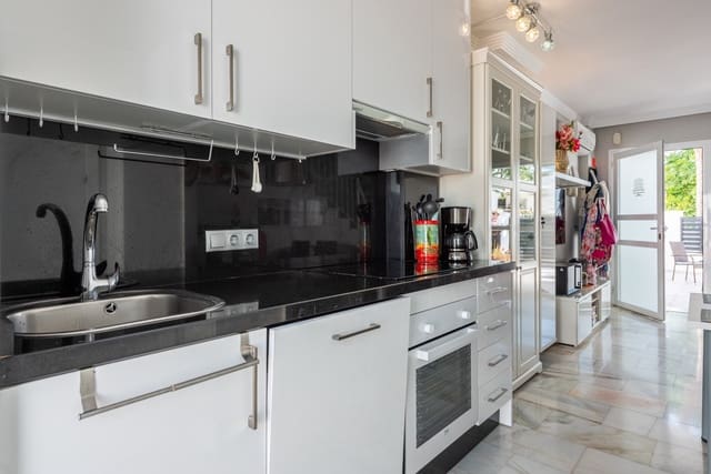 2 Zimmer Haus zu verkaufen in La Reserva, Marbella mit Pool - 327.000 € (Ref: 9681398)