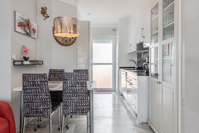 2 Zimmer Haus zu verkaufen in La Reserva, Marbella mit Pool - 327.000 € (Ref: 9681398)