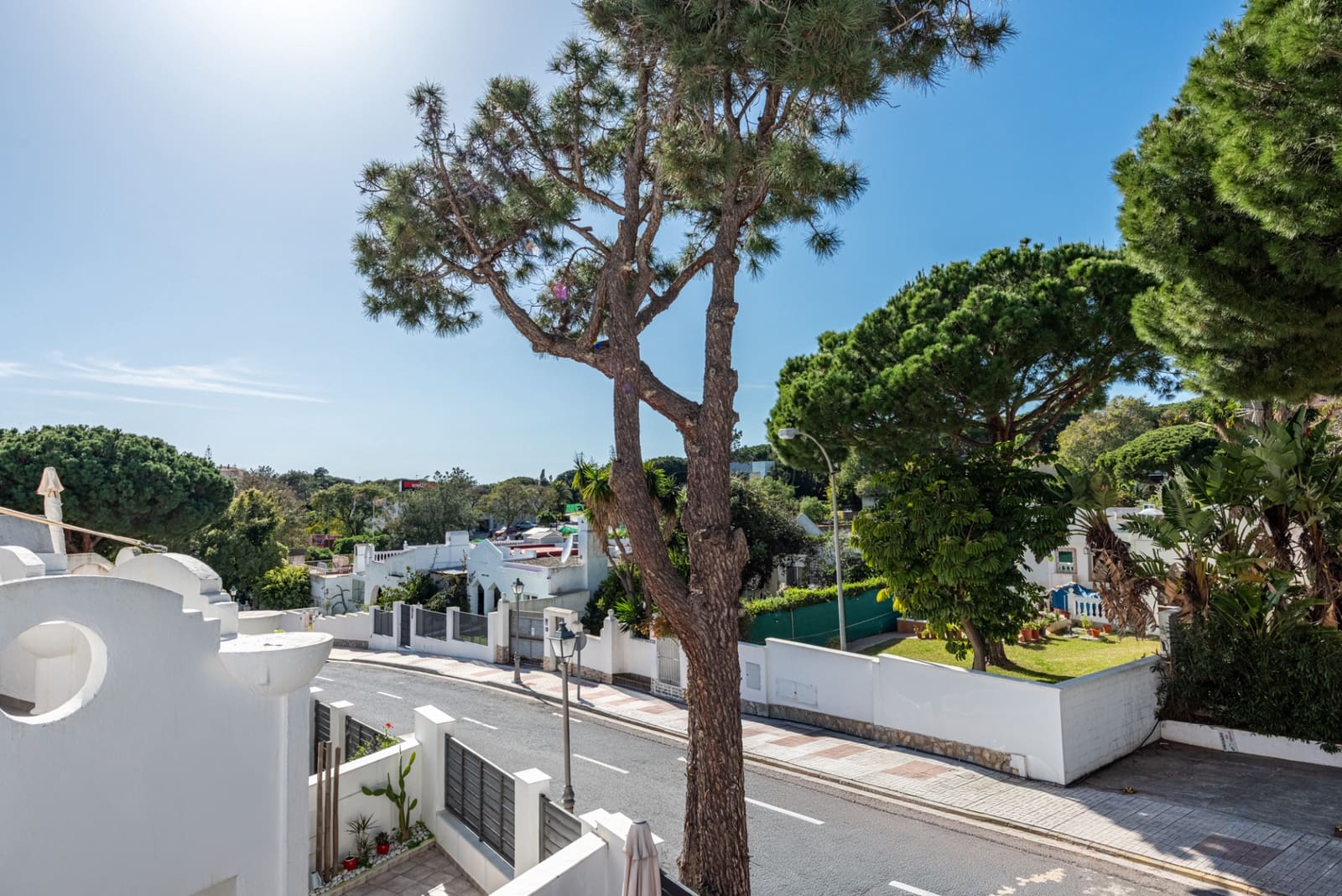 2 soveværelse Byhus til salg i Marbella med swimmingpool - € 327.000 (Ref: 9681398)