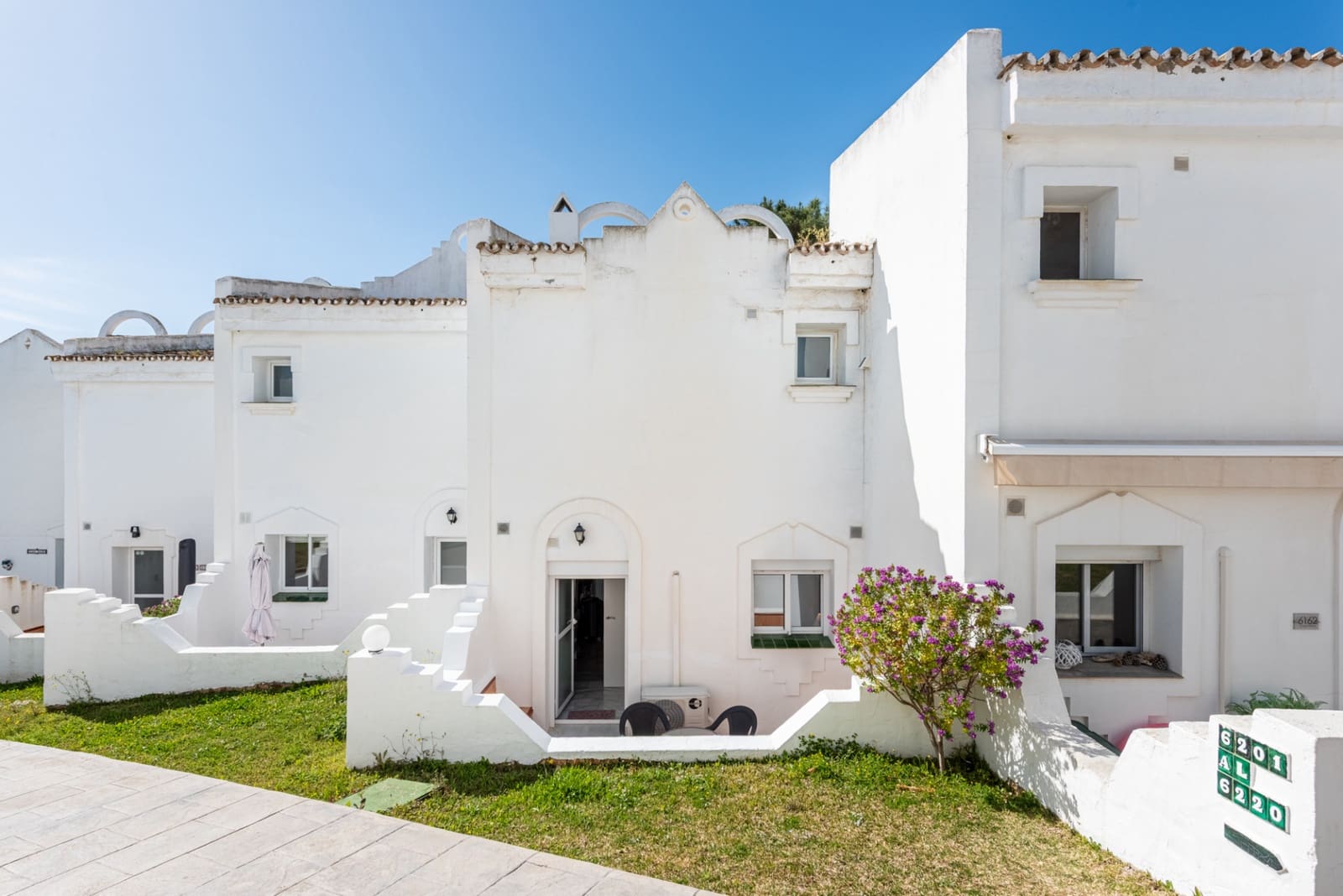 2 soveværelse Byhus til salg i Marbella med swimmingpool - € 327.000 (Ref: 9681398)