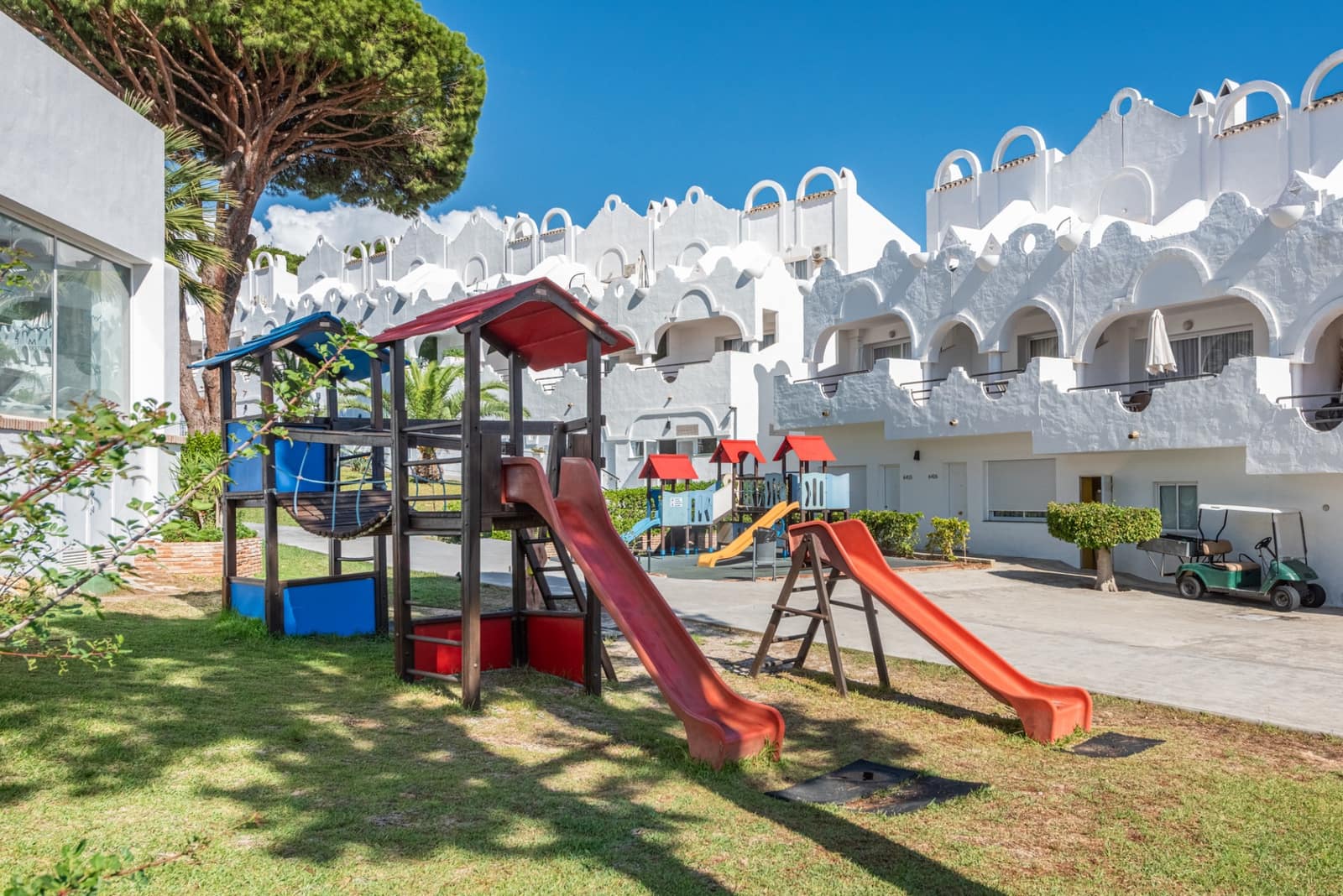 2 soveværelse Byhus til salg i Marbella med swimmingpool - € 327.000 (Ref: 9681398)