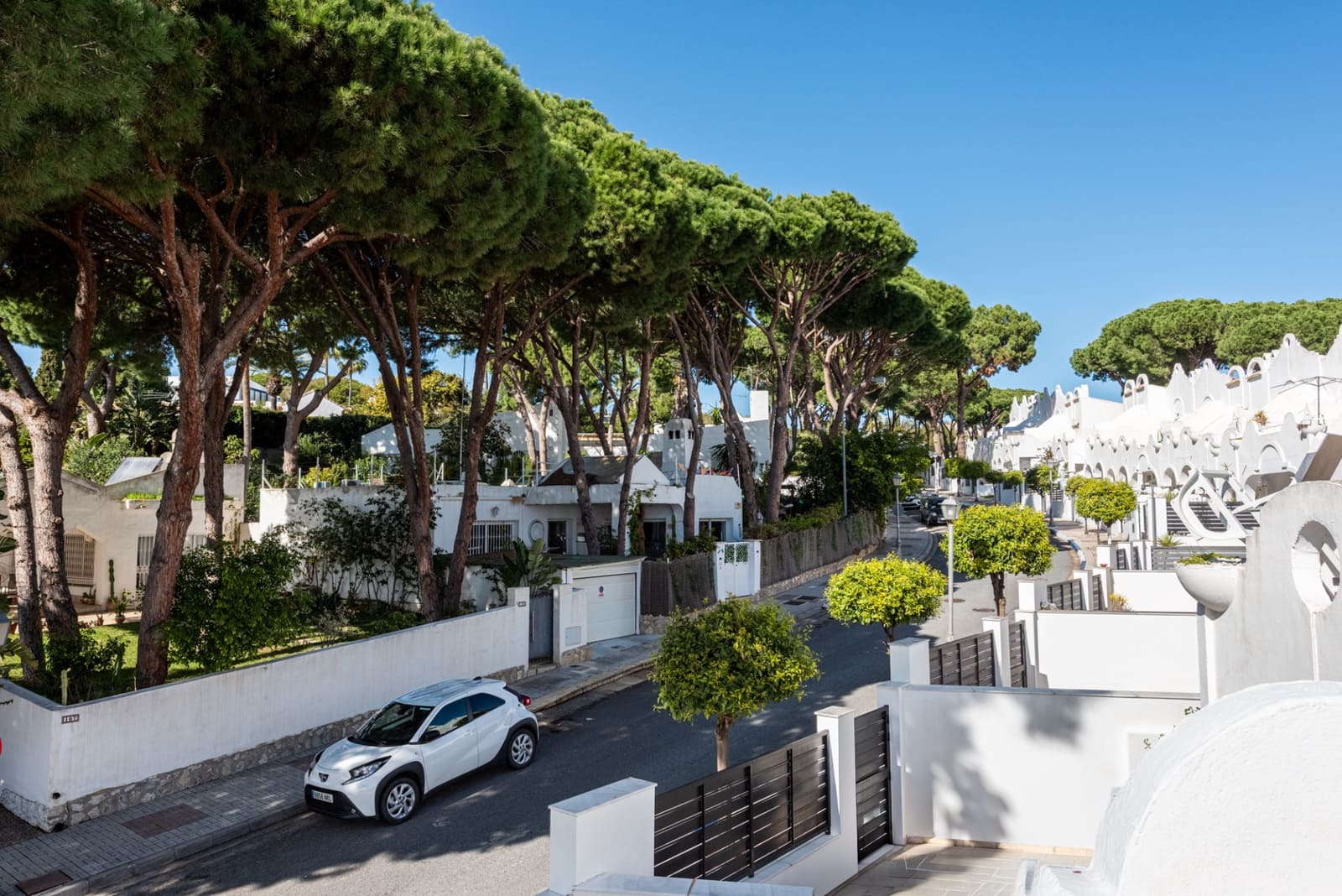 2 soveværelse Byhus til salg i Marbella med swimmingpool - € 327.000 (Ref: 9681398)