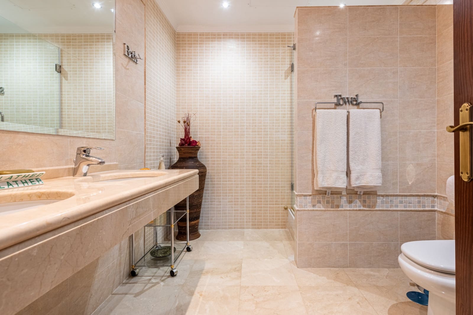 4 bedroom Villa for sale in Mijas Costa with pool garage - € 1,999,500 (Ref: 9694234)