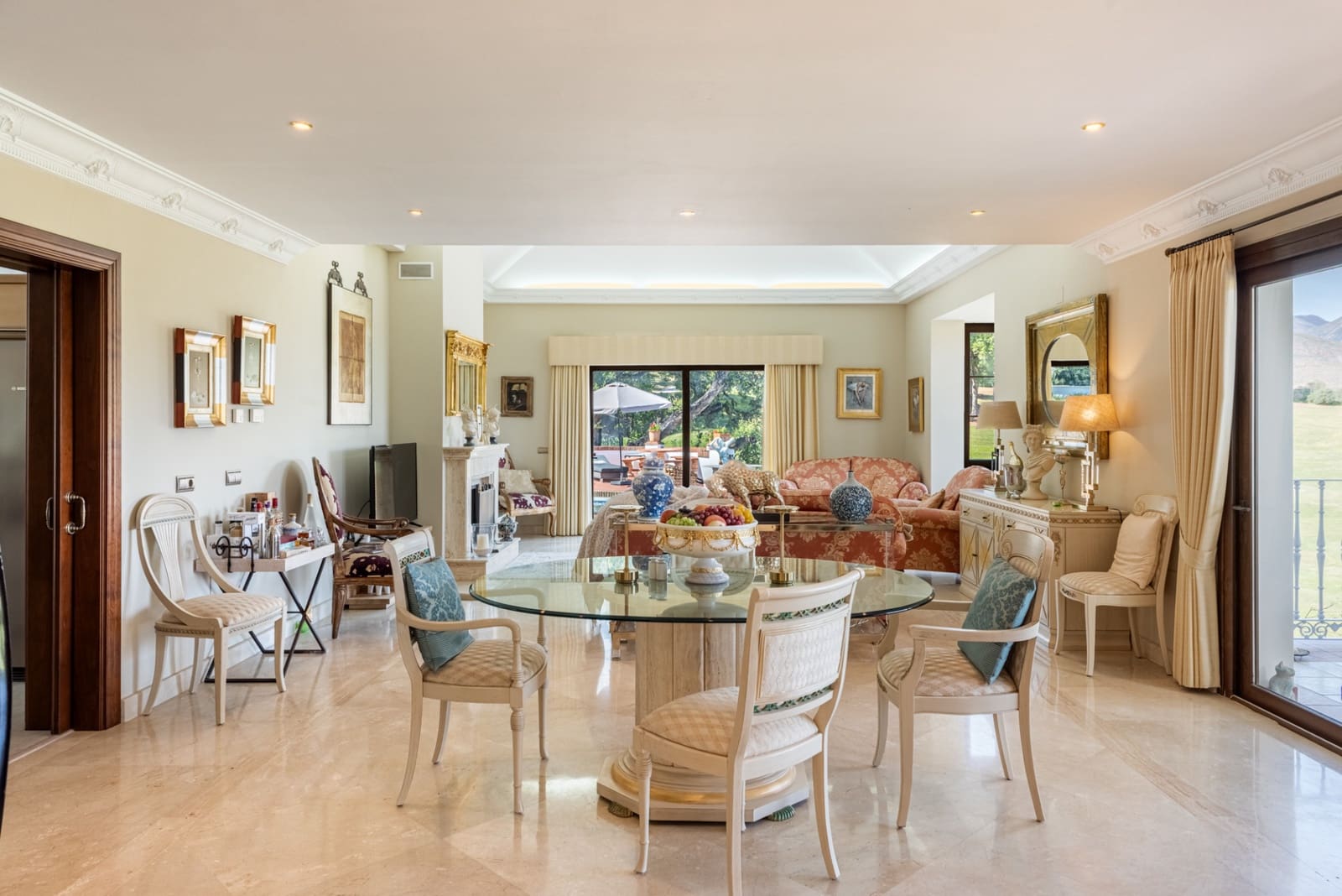 4 bedroom Villa for sale in Mijas Costa with pool garage - € 1,999,500 (Ref: 9694234)