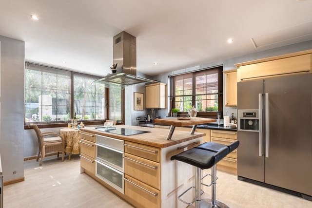 Chalet de 4 habitaciones en Mijas Costa, Mijas en venta con piscina garaje - 1.999.500 € (Ref: 9694234)