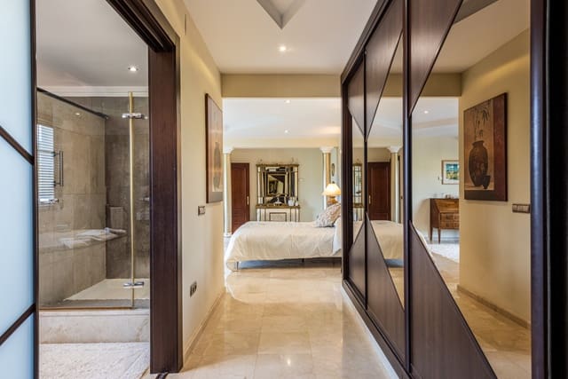 Chalet de 4 habitaciones en Mijas Costa, Mijas en venta con piscina garaje - 1.999.500 € (Ref: 9694234)