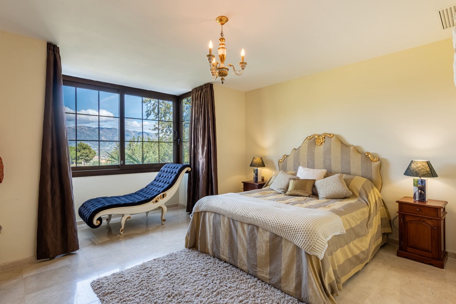 4 bedroom Villa for sale in Mijas Costa with pool garage - € 1,999,500 (Ref: 9694234)