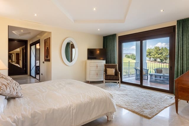 Chalet de 4 habitaciones en Mijas Costa, Mijas en venta con piscina garaje - 1.999.500 € (Ref: 9694234)