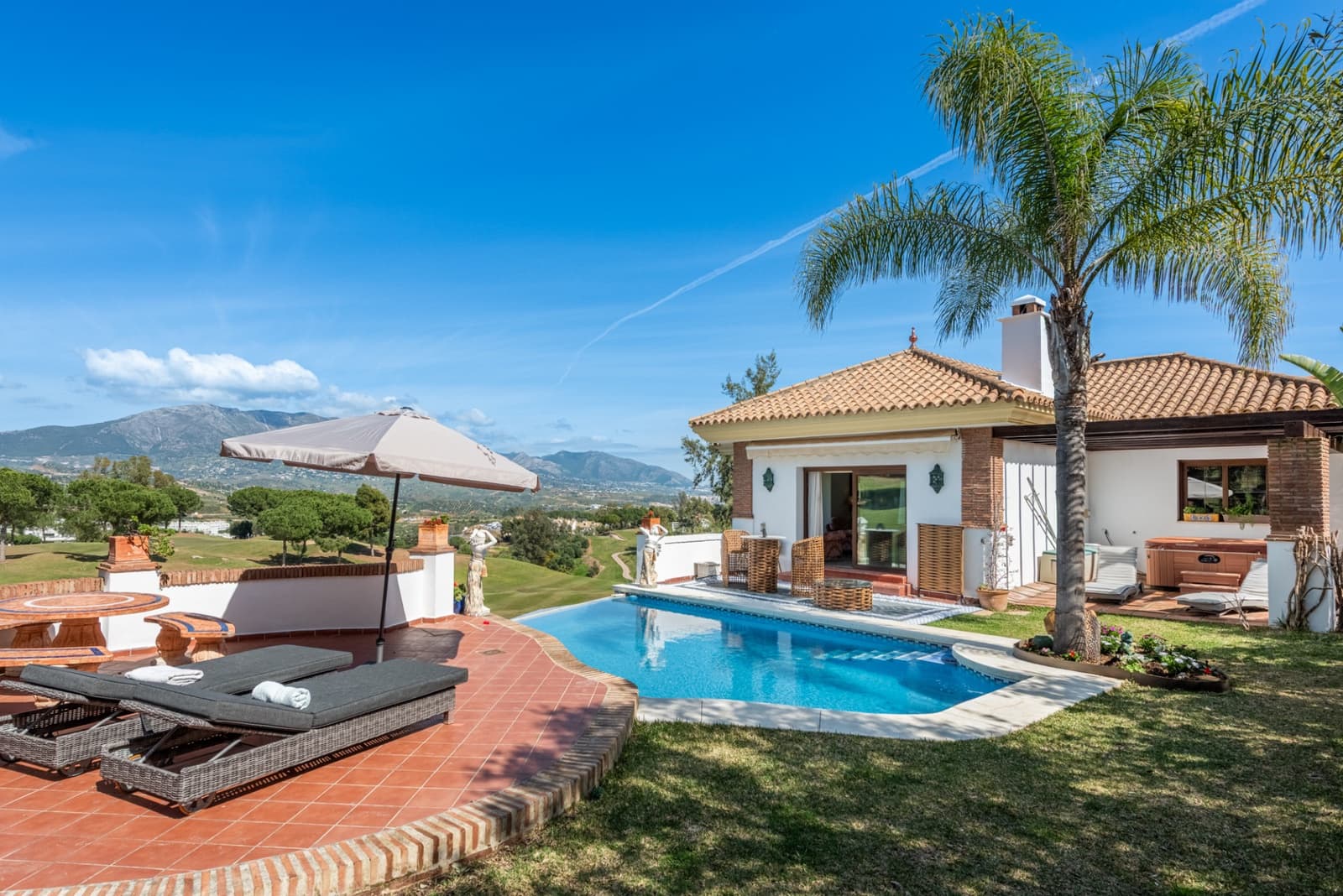 4 bedroom Villa for sale in Mijas Costa with pool garage - € 1,999,500 (Ref: 9694234)
