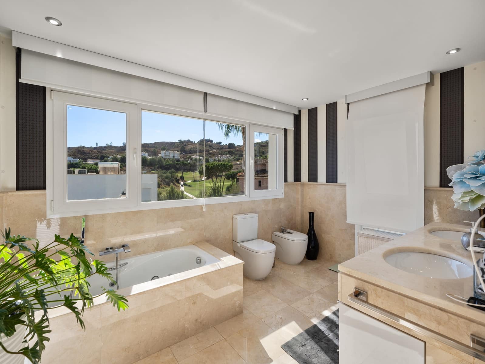 5 slaapkamer Villa te koop in Mijas Costa met zwembad garage - € 1.650.000 (Ref: 9753530)