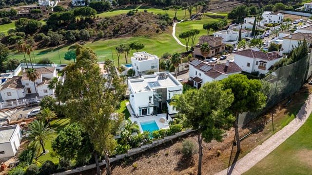 5 soverom Villa til salgs i Mijas Costa, Mijas med svømmebasseng garasje - € 1 650 000 (Ref: 9753530)