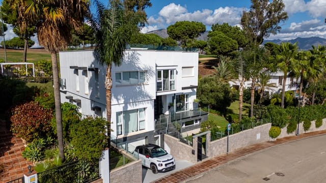5 soverom Villa til salgs i Mijas Costa, Mijas med svømmebasseng garasje - € 1 650 000 (Ref: 9753530)