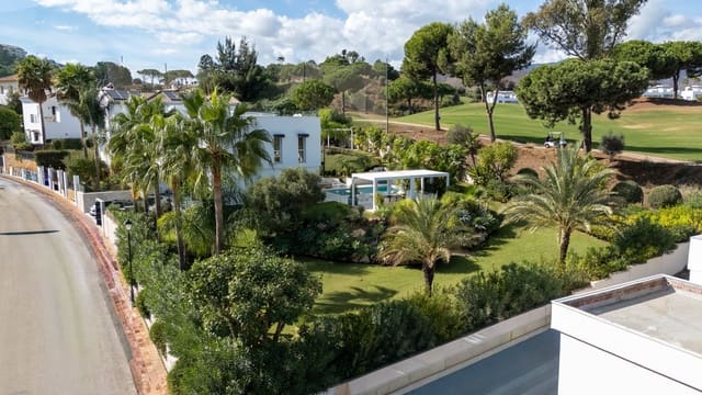 5 soverom Villa til salgs i Mijas Costa, Mijas med svømmebasseng garasje - € 1 650 000 (Ref: 9753530)