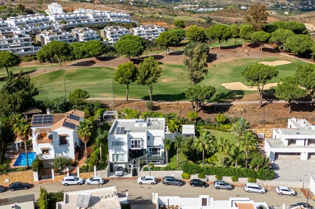 5 soverom Villa til salgs i Mijas Costa, Mijas med svømmebasseng garasje - € 1 650 000 (Ref: 9753530)