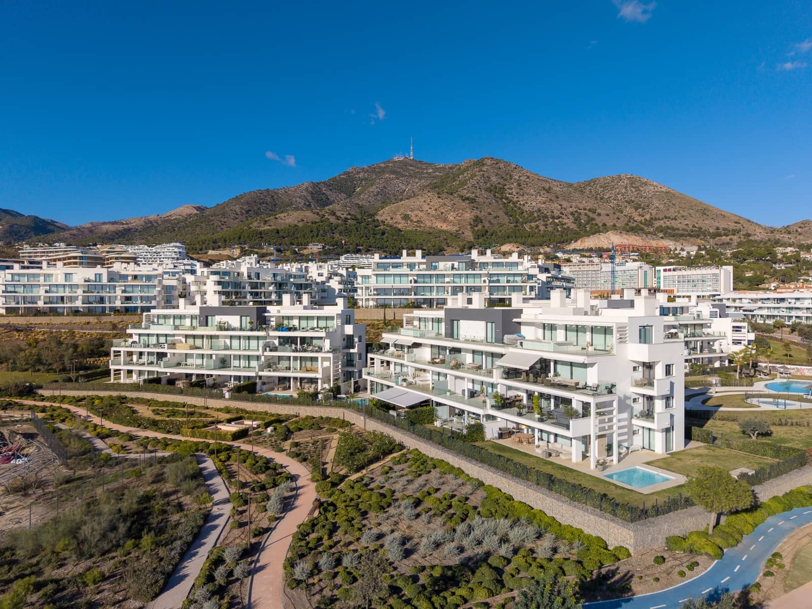 2 soveværelse Lejlighed til salg i Fuengirola med swimmingpool garage - € 649.000 (Ref: 9753536)