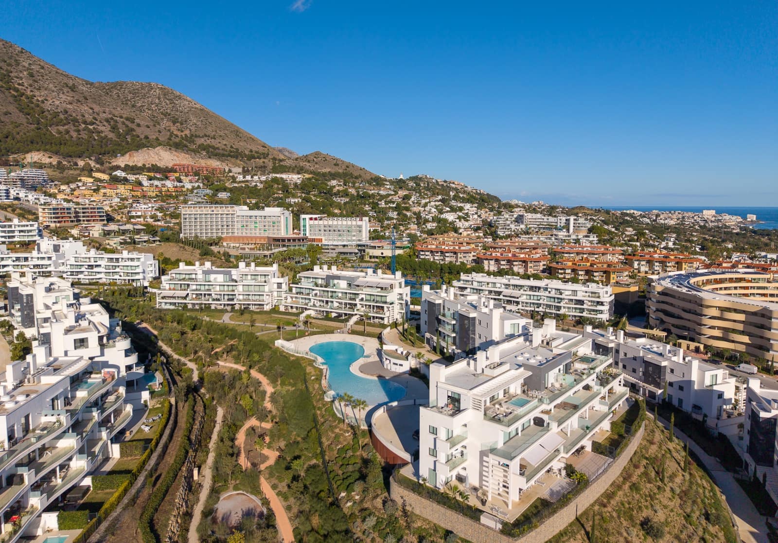 2 soveværelse Lejlighed til salg i Fuengirola med swimmingpool garage - € 649.000 (Ref: 9753536)