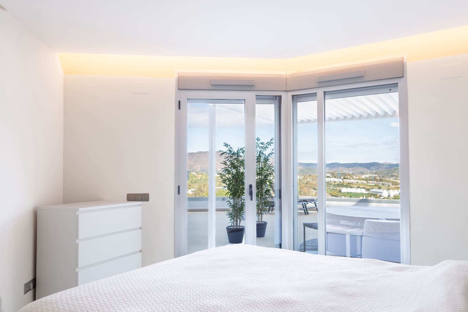 Apartamento de 3 habitaciones en Mijas Costa en venta con piscina garaje - 690.000 € (Ref: 9753539)