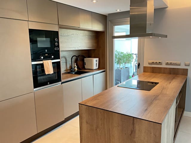 3 soveværelse Lejlighed til salg i Mijas Costa, Mijas med swimmingpool garage - € 690.000 (Ref: 9753539)