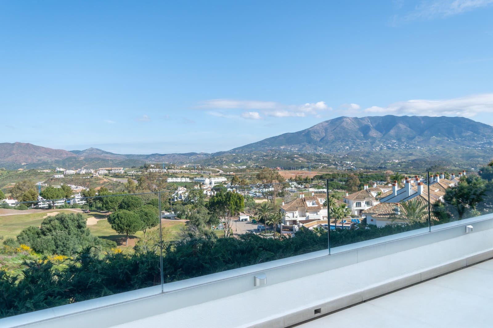 Apartamento de 3 habitaciones en Mijas Costa en venta con piscina garaje - 690.000 € (Ref: 9753539)