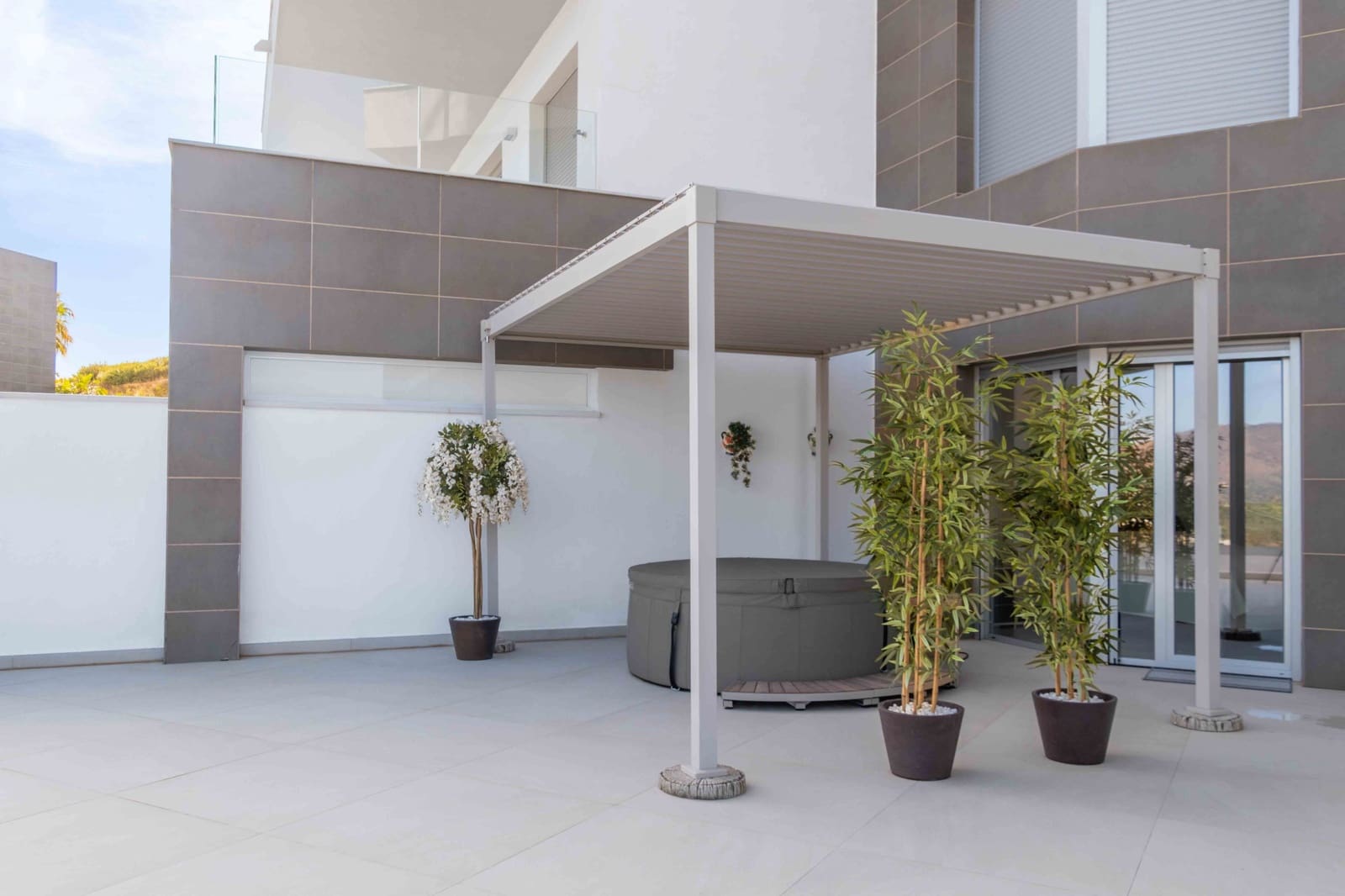 3 bedroom Apartment for sale in Mijas Costa with pool garage - € 690,000 (Ref: 9753539)