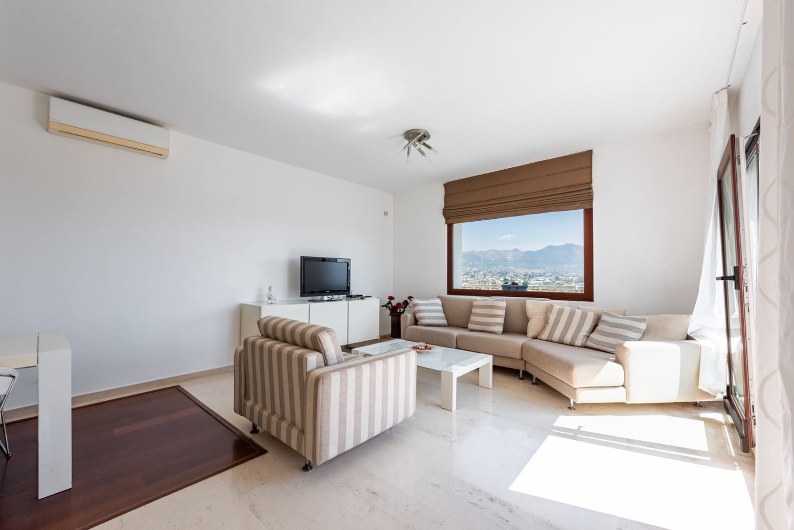 3 soverom Villa til salgs i Mijas Costa med svømmebasseng garasje - € 675 000 (Ref: 9821484)