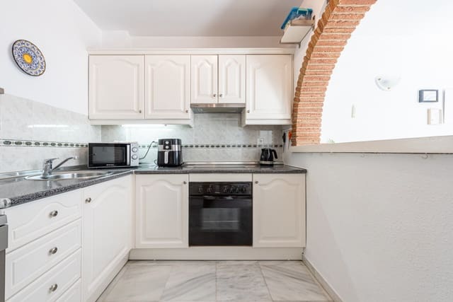 2 soveværelse Lejlighed til salg i Benalmadena Costa, Benalmádena med swimmingpool garage - € 364.000 (Ref: 9850359)