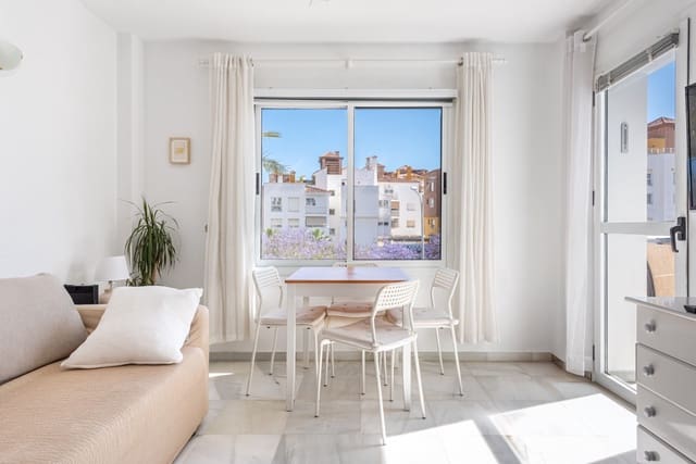 2 soveværelse Lejlighed til salg i Benalmadena Costa, Benalmádena med swimmingpool garage - € 364.000 (Ref: 9850359)