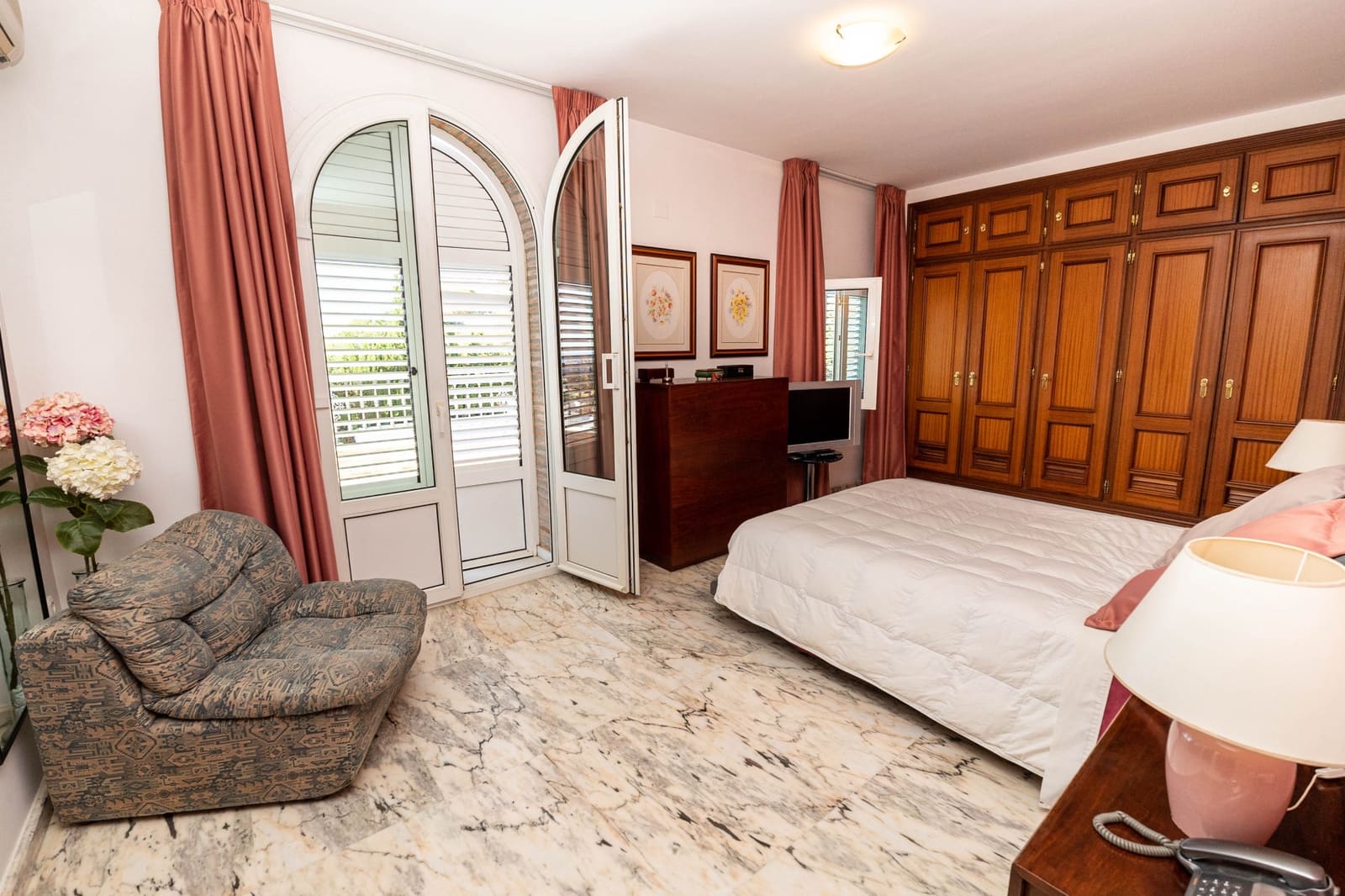 4 sypialnia Willa na sprzedaż w Mijas z basenem garażem - 1 300 000 € (Ref: 9883583)