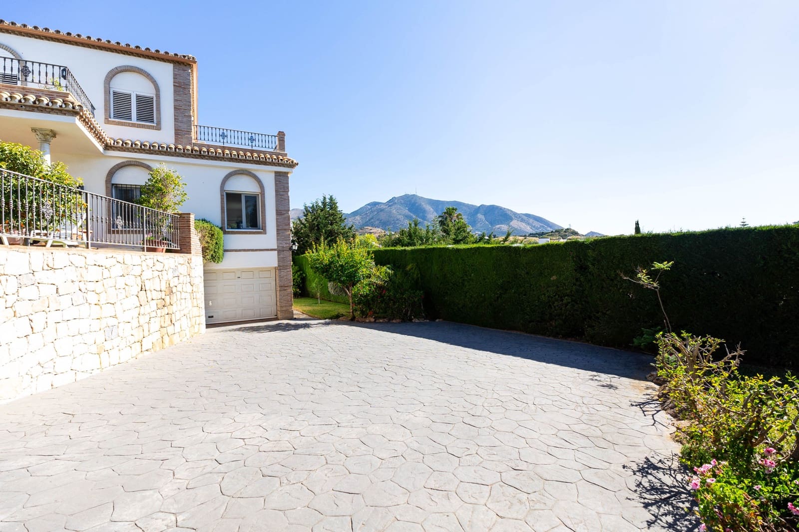 4 sypialnia Willa na sprzedaż w Mijas z basenem garażem - 1 300 000 € (Ref: 9883583)
