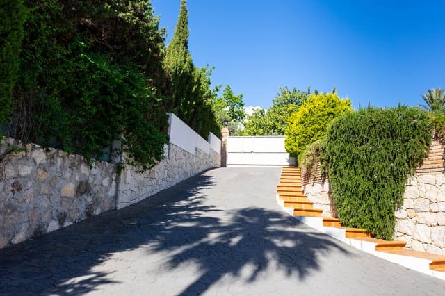 4 sypialnia Willa na sprzedaż w Mijas pueblo, Mijas z basenem garażem - 1 300 000 € (Ref: 9883583)