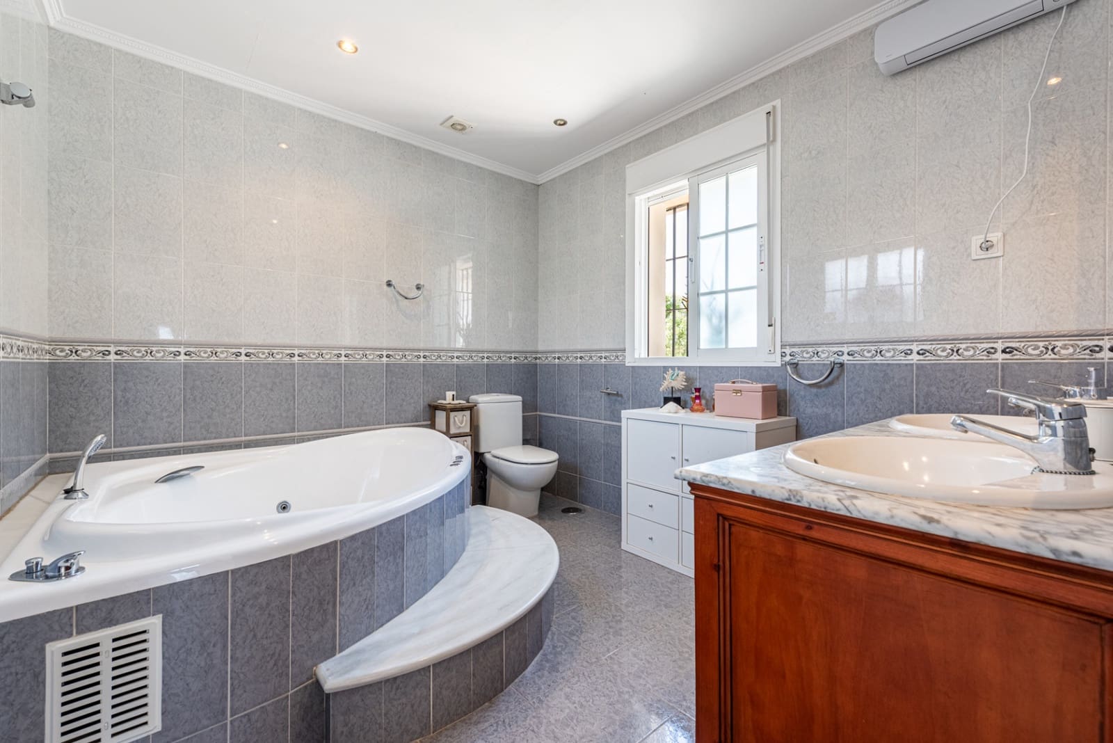 5 quarto Moradia para venda em Mijas com piscina garagem - 975 000 € (Ref: 9905171)
