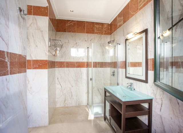 5 soverom Villa til salgs i Mijas Costa, Mijas med svømmebasseng garasje - € 1 600 000 (Ref: 9921173)