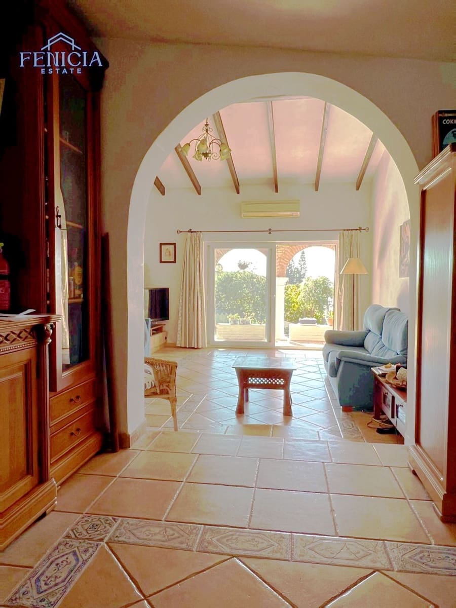 3 bedroom Villa for sale in Almunecar with pool garage - € 695,000 (Ref: 10114613)