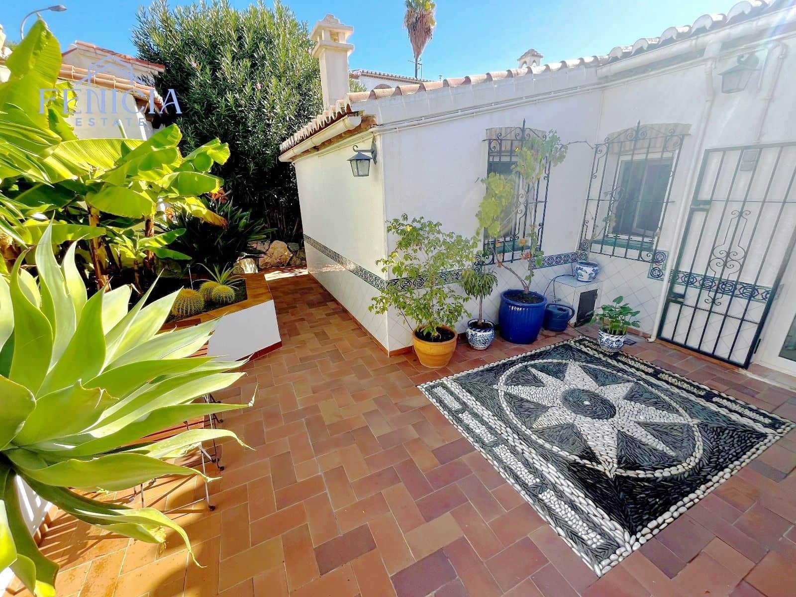 3 bedroom Villa for sale in Almunecar with pool garage - € 695,000 (Ref: 10114613)