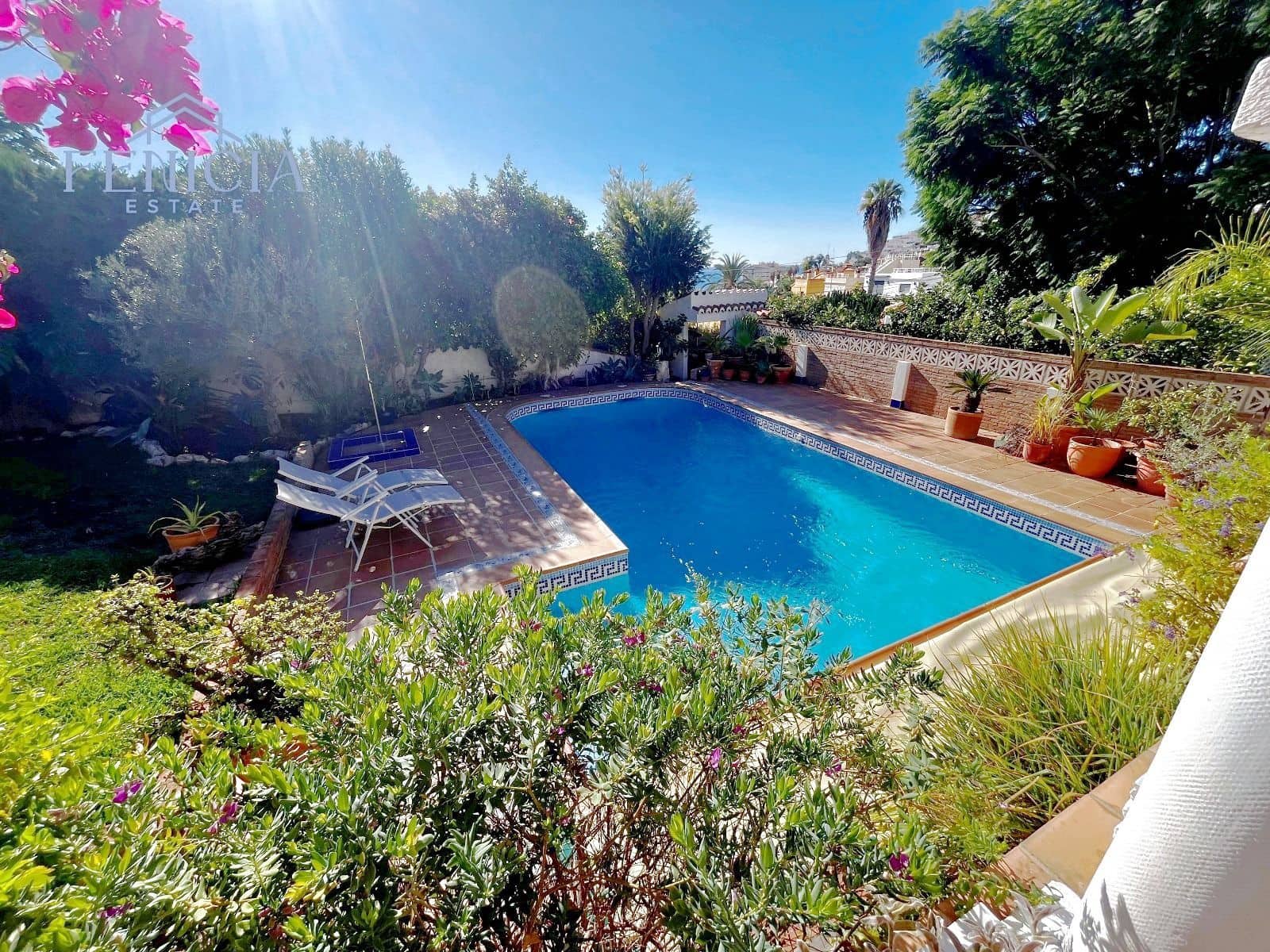 3 bedroom Villa for sale in Almunecar with pool garage - € 695,000 (Ref: 10114613)