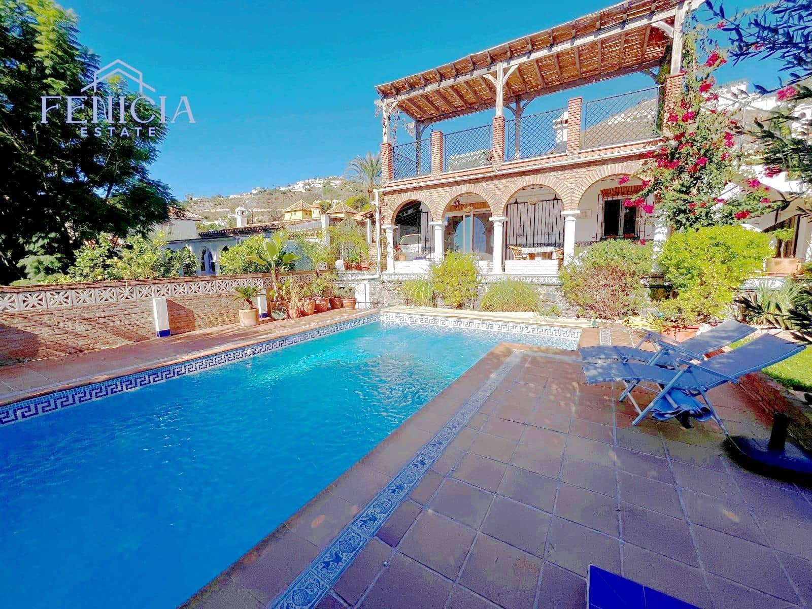 3 bedroom Villa for sale in Almunecar with pool garage - € 695,000 (Ref: 10114613)