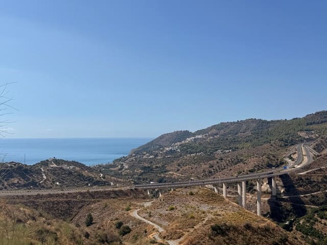 Grunde uden byggetilladelser til salg i La Herradura, Almuñécar - € 76.000 (Ref: 10173228)