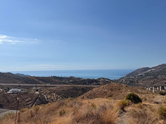 Grunde uden byggetilladelser til salg i La Herradura, Almuñécar - € 76.000 (Ref: 10173228)
