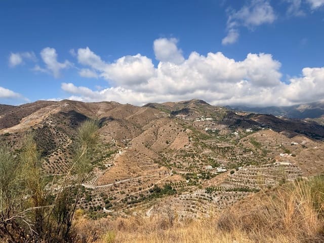 Grunde uden byggetilladelser til salg i La Herradura, Almuñécar - € 76.000 (Ref: 10173228)