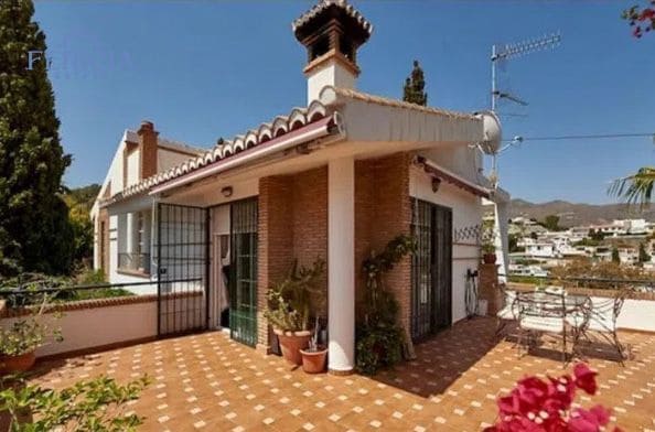 5 bedroom Villa for sale in Almunecar with pool garage - € 689,000 (Ref: 8671702)