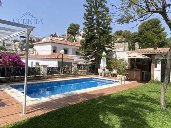 5 bedroom Villa for sale in Almunecar with pool garage - € 689,000 (Ref: 8671702)