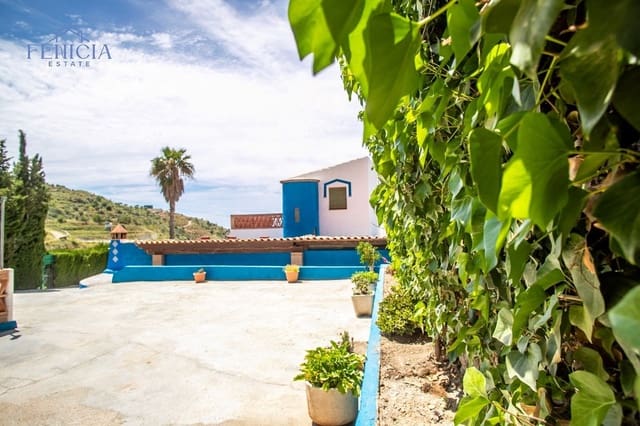 Finca/Casa Rural de 3 habitaciones en La Herradura, Almuñécar en venta con piscina garaje - 380.000 € (Ref: 8674394)