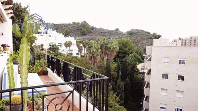 6 quarto Moradia Geminada para venda em Almuñécar com piscina garagem - 310 000 € (Ref: 8674399)