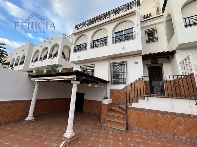 6 quarto Moradia Geminada para venda em Almuñécar com piscina garagem - 310 000 € (Ref: 8674399)