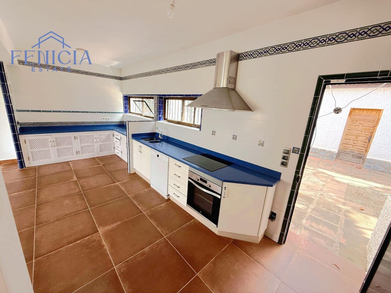 8 sypialnia Willa na sprzedaż w Almunecar z basenem garażem - 1 250 000 € (Ref: 9110067)